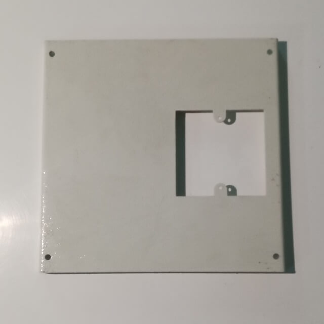 Trunking Outlet Plate Single (100mm)